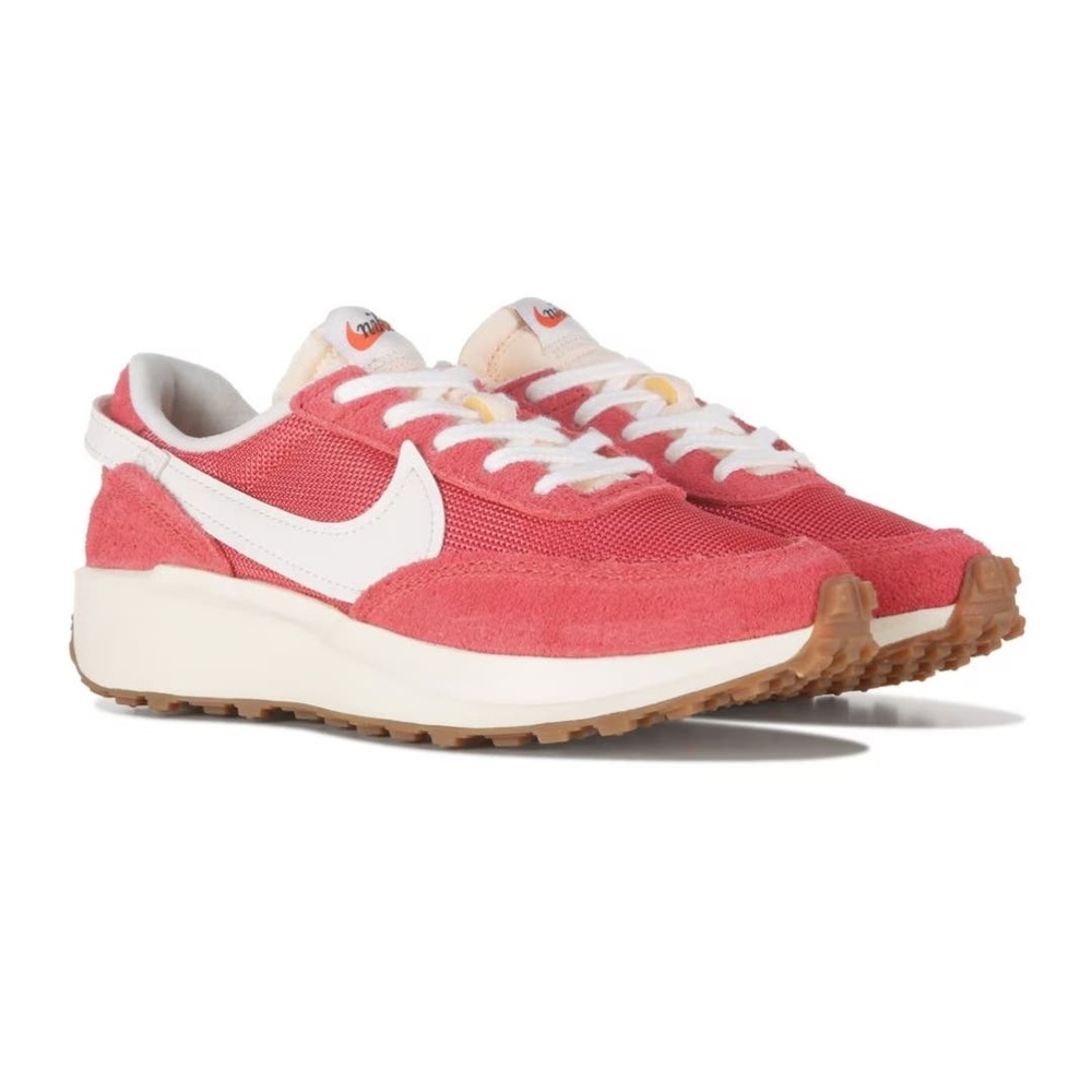 New Nike Women's Waffle Debut Retro Sneaker Sz 7.5  New In Box (No Lid)